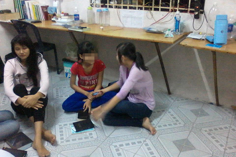 Hình ảnh H'hen Niê thời ở trọ đi học được khá nhiều bạn bè của người đẹp chia sẻ trên trang cá nhân.