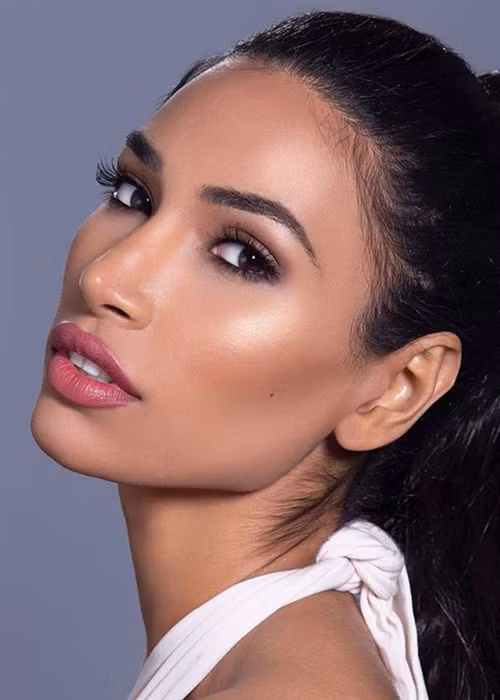 Được Angelopedia đánh giá cao, Marianny là thí sinh đến từ Mỹ. Cô đang chiếm ưu thế ở giải Người đẹp được bình chọn nhiều nhất.