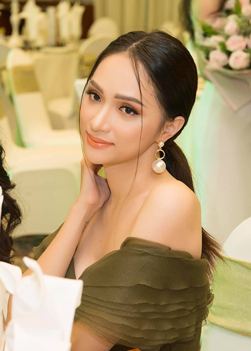 Fan hy vọng Hương Giang sẽ sớm tìm được bến đỗ bình yên của mình.