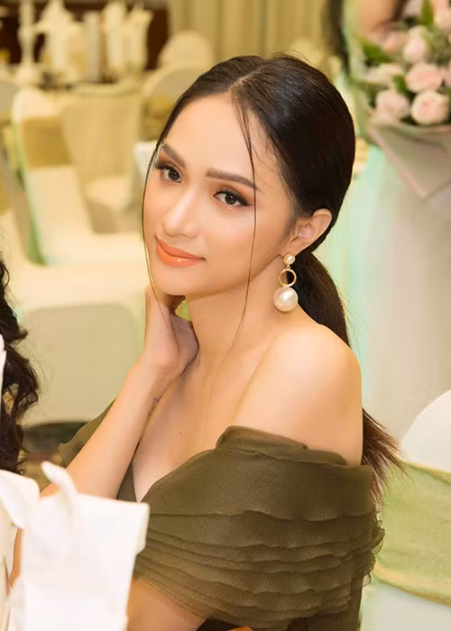 Fan hy vọng Hương Giang sẽ sớm tìm được bến đỗ bình yên của mình.