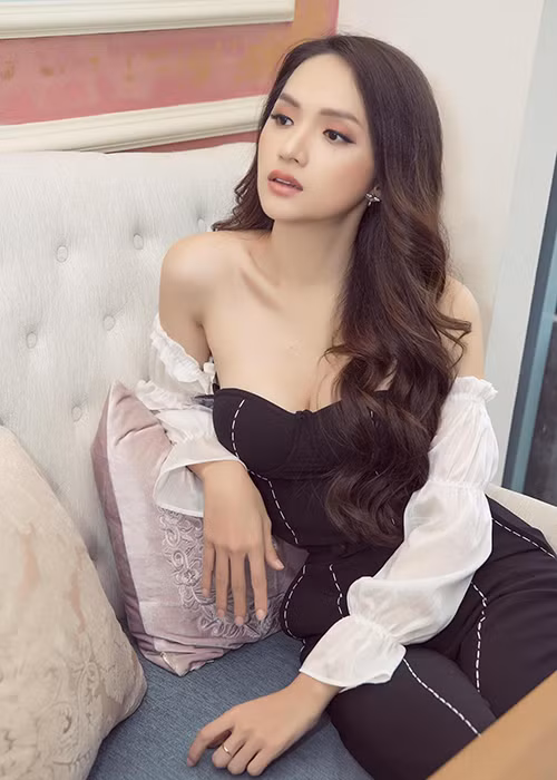 Bản hit của Hương Giang Idol chính là ca khúc "Anh đang ở đâu đấy anh" ra mắt vào tháng 11/2018.