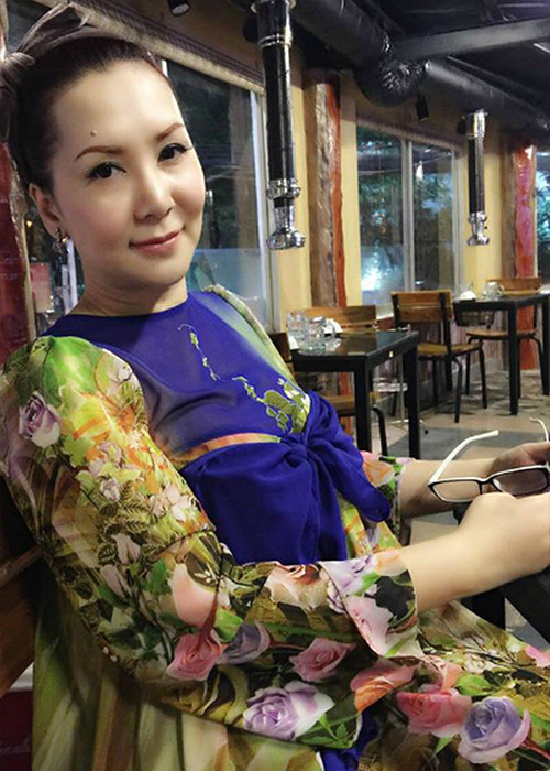 Đến năm 2017, Mộng Vân bất ngờ tiết lộ cô đã ly hôn và về Việt Nam sống hẳn.