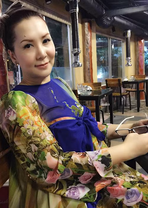 Đến năm 2017, Mộng Vân bất ngờ tiết lộ cô đã ly hôn và về Việt Nam sống hẳn.