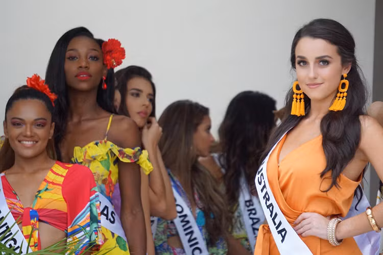 Mikaela-Rose cũng được cho là sẽ làm nên chuyện trong chung kết. Đại diện Australia năm nay 23 tuổi, cao 1m71, sở hữu số đo 3 vòng 84,5-68-97.