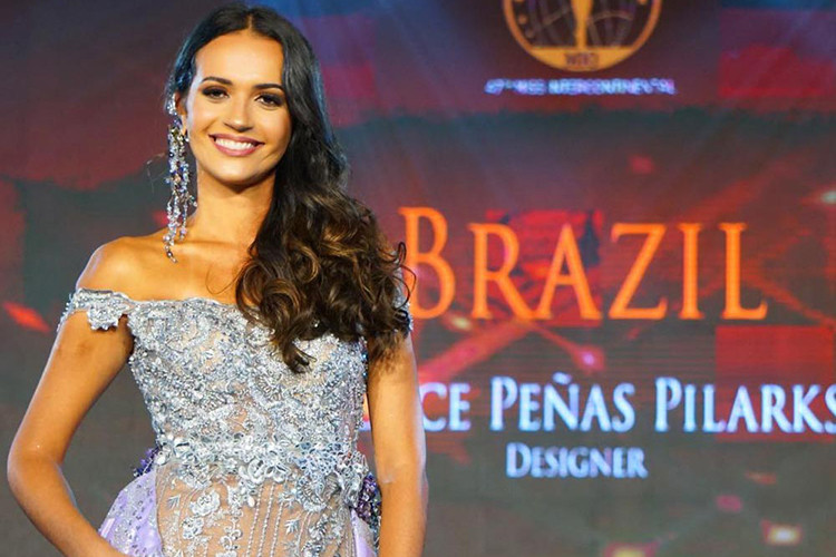 Flavia - người đẹp 27 tuổi đến từ Brazil quyết tâm giành chiến thắng năm nay. Được biết, cô là chuyên gia trang điểm, blogger lĩnh vực làm đẹp và nữ doanh nhân.