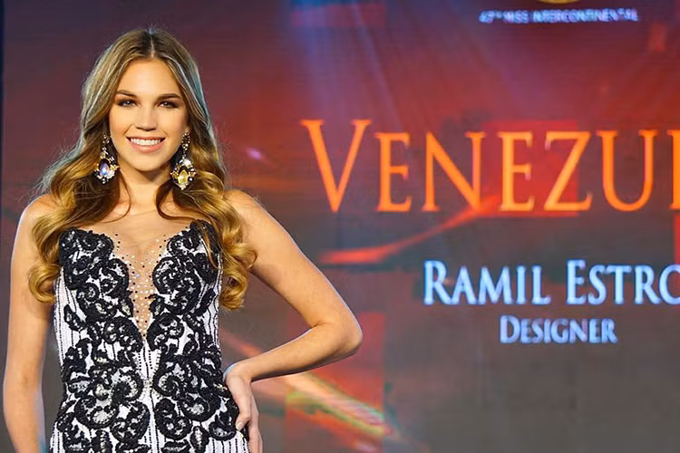 Đến từ Venezuela và dày dặn kinh nghiệm thi nhan sắc, Gina Bitorzoli Pinto cũng được kỳ vọng lọt top. Theo thông tin từ ban tổ chức, người đẹp năm nay 22 tuổi, cao 1m73, có số đo 3 vòng 84-61-90.