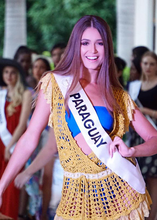 Gabriela Soley sở hữu đôi chân dài nuột nà, gương mặt xinh như búp bê. Ngoài ra, đại diện Paraguay còn ghi điểm bởi vẻ đẹp trẻ trung, tràn đầy sức sống.
