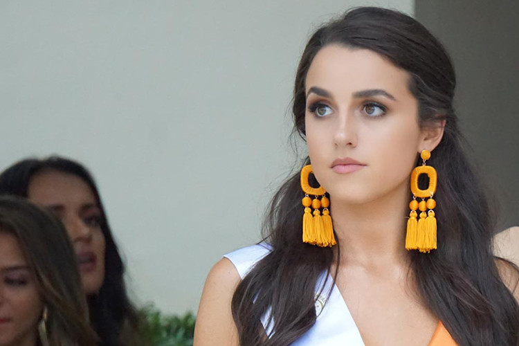 Tại quê nhà, đại diện Australia làm đại sứ cho các nhãn hàng, từng trình diễn ở Melbourne Fashion Week. Nhiều người nhận xét cô mạnh mẽ, năng động.