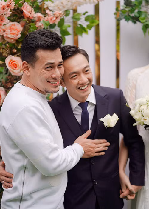 Trước khi đến với Đàm Thu Trang, Cường Đô la từng qua một lần đò và có một cậu con trai riêng.