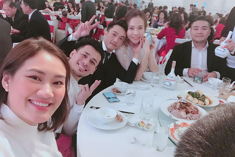 Từ khi hẹn hò, tình cảm của vị doanh nhân phố núi và bạn gái gốc Tày luôn mặn nồng.