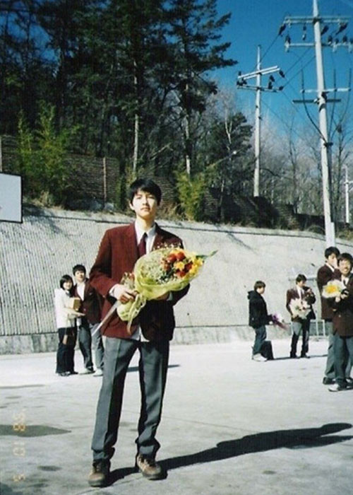 Thời trung học, Song Joong Ki cao ráo, điển trai như hot boy. Ảnh: Kul