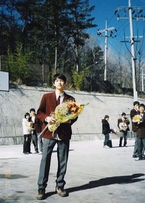 Thời trung học, Song Joong Ki cao ráo, điển trai như hot boy. Ảnh: Kul