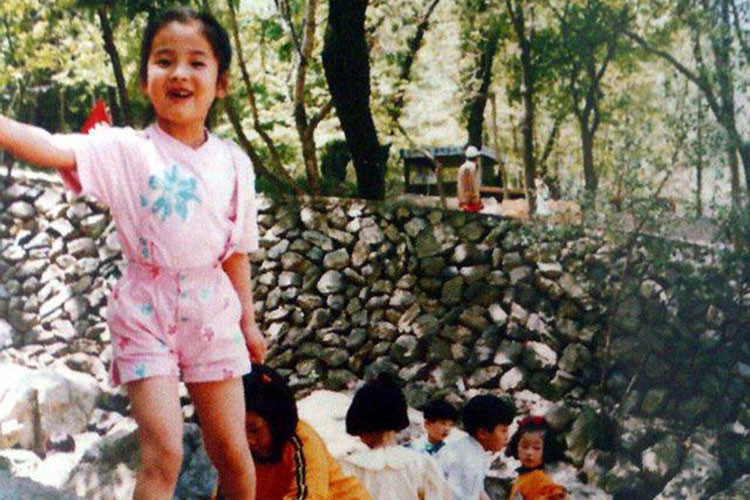 Ở thời răng sún, nàng ngọc nữ của màn ảnh xứ Hàn vẫn vô cùng dễ thương. Ảnh: Khám phá