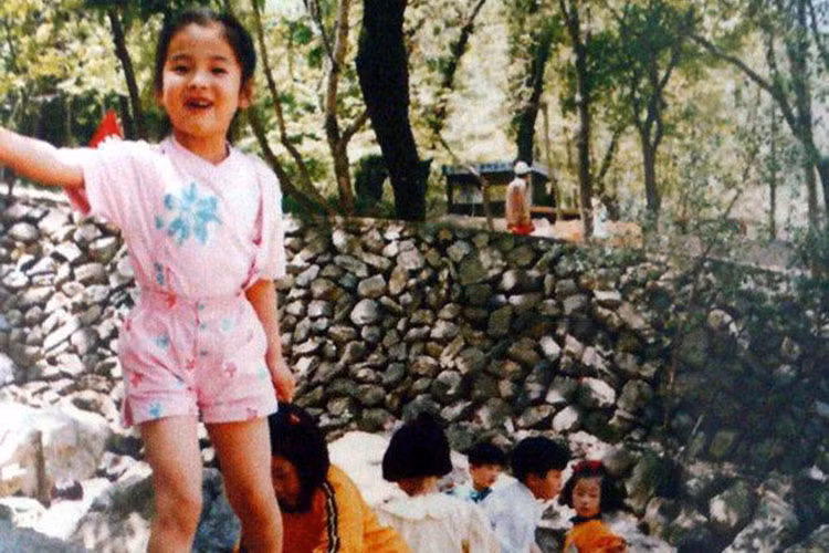 Ở thời răng sún, nàng ngọc nữ của màn ảnh xứ Hàn vẫn vô cùng dễ thương. Ảnh: Khám phá