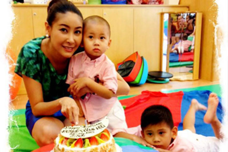 Hà Kiều Anh đã hạ sinh 2 cậu con trai, 1 cô con gái cho người chồng thứ 2. Ảnh: Gia đình xã hội