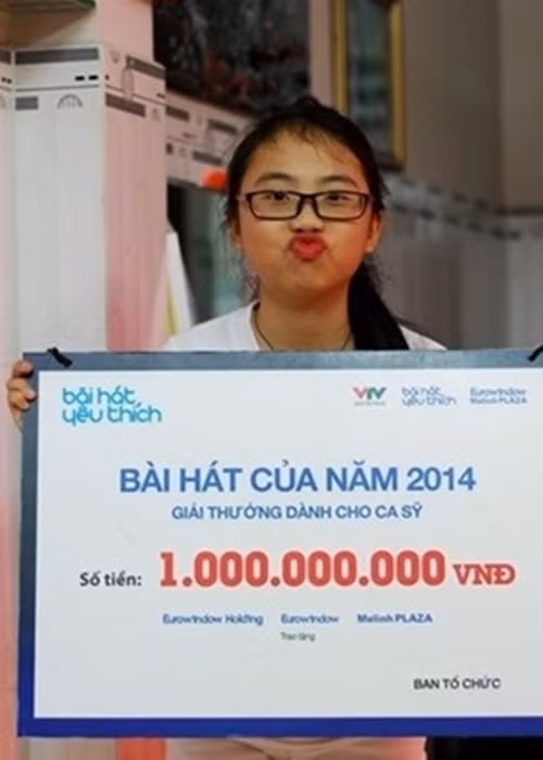 Phương Mỹ Chi cũng từng giành giải "Bài hát của năm", với giải thưởng trị giá một tỷ đồng tại Bài hát Việt 2014. Ảnh: Một thế giới