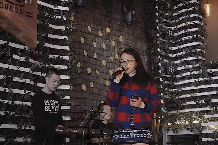 Năm 2017, Quang Lê từng tiết lộ cát-sê của Phương Mỹ Chi lên đến 6.000 USD trong chuyến lưu diễn ở Mỹ. Ảnh: FBNV