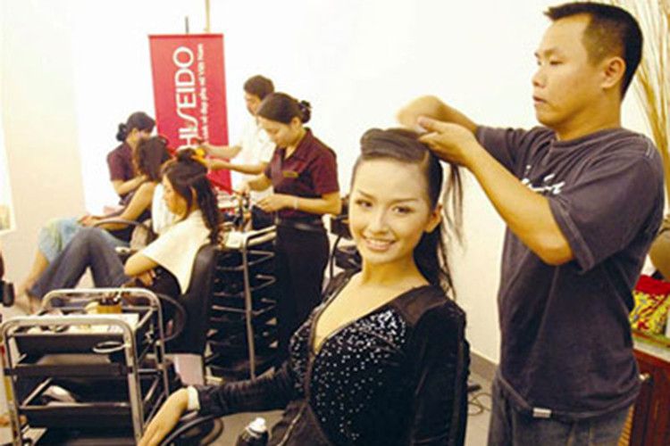 Đến nay, ông bầu Việt Hùng vẫn đánh giá cao Mai Phương Thúy trong các học trò của mình. Ảnh: Zing