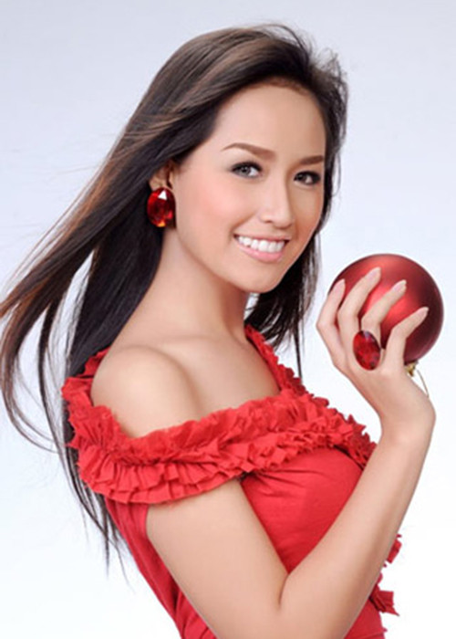 Sau khi giành vương miện, Mai Phương Thúy trở nên nổi tiếng, một phần cũng nhờ sự hỗ trợ của ông bầu. Ảnh: VTC