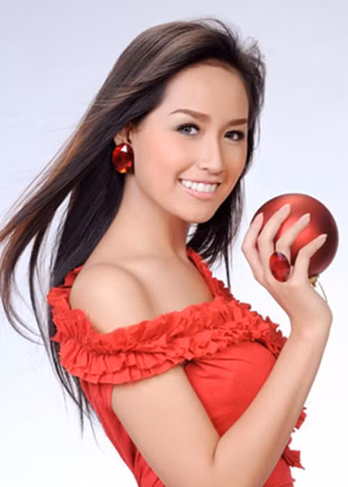 Sau khi giành vương miện, Mai Phương Thúy trở nên nổi tiếng, một phần cũng nhờ sự hỗ trợ của ông bầu. Ảnh: VTC