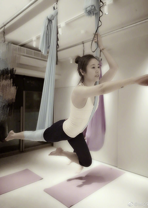 Lâm Tâm Như duy trì việc tập yoga hay gym tại nhà mỗi ngày để giữ vóc dáng.