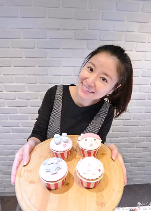 Ngoài hình ảnh đi đóng phim, dự sự kiện, "nàng Hạ Tử Vy" còn thường xuyên chia sẻ hình ảnh đời thường.