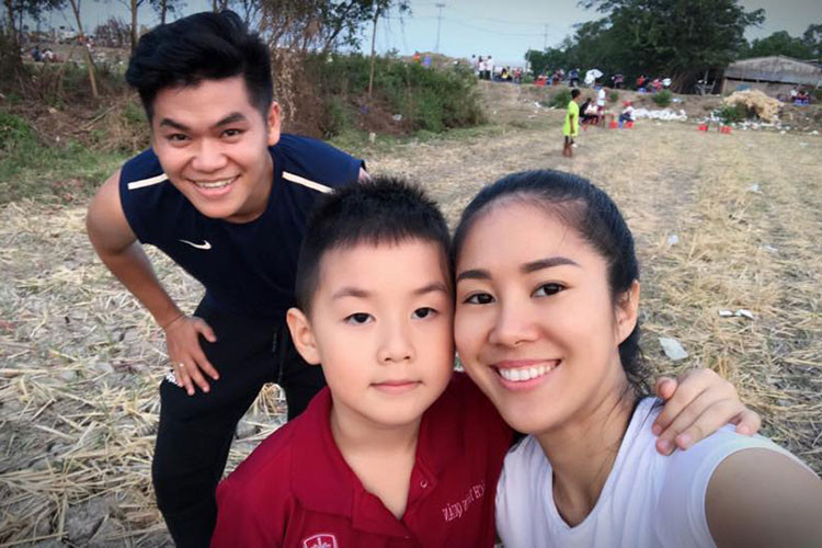 Vợ chồng sao Việt Lê Phương vốn thường đi làm bằng xe máy. Với chiếc xe hơi này, cả hai sẽ thuận tiện đi diễn và thăm con trai hơn.