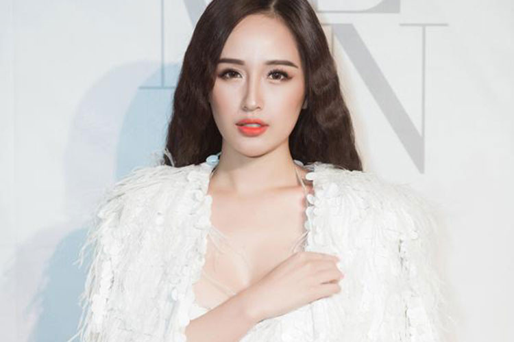 Mai Phương Thúy vốn rất quý mến Đỗ Mỹ Linh và là tay chơi hàng hiệu có tiếng của Vbiz, trong đó đồng hồ là phụ kiện cô yêu thích nhất.