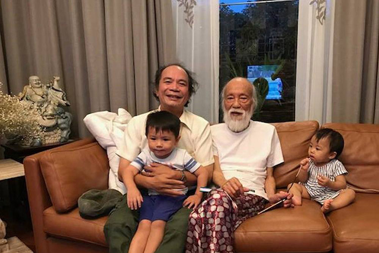 Tác giả “Làng quan họ quê tôi” coi thầy Văn Như Cương như một người cha, người anh cả và là người bạn vong niên vô cùng quý trọng. Ảnh: FBNV