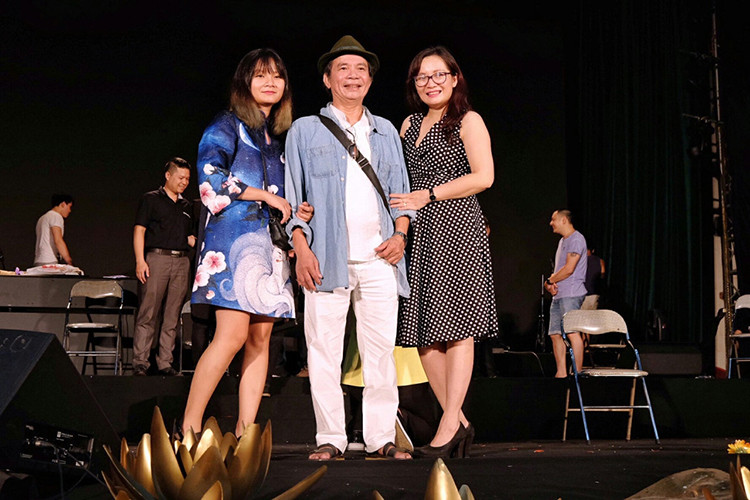 Theo Vnexpress, con trai thứ của nhạc sĩ làm việc ở Huế sau khi lấy bằng Tiến sĩ Kiến trúc ở Italy còn cô con gái út đang học Tiến sĩ Kinh tế ở Italy. Ảnh: FBNV