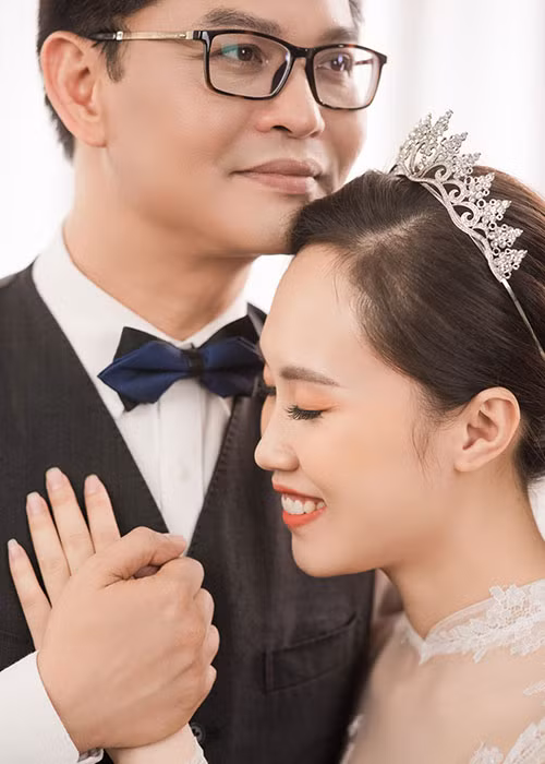 Trung Hieu phong do ben vo xinh nhu hot girl trong bo anh cuoi