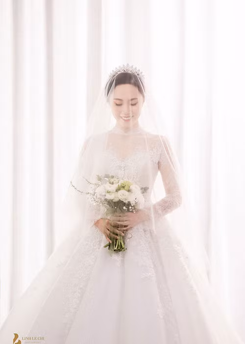 Vợ sắp cưới của Trung Hiếu từng đoạt giải nhì cuộc thi Gương mặt sinh viên và hoạt động trong lĩnh vực múa. Tuy nhiên, hiện tại, Thu Hà là nhân viên ngân hàng. Ảnh: Lê Chí Linh