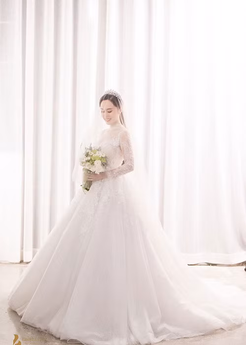 Thu Hà được khen ngợi sở hữu nhan sắc xinh như hot girl với gương mặt khả ái, vóc dáng cao ráo cùng gu thời trang tinh tế. Ảnh: Lê Chí Linh