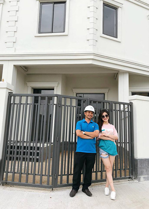 Hoạt động trong showbiz, Hương Tràm cũng đối mặt với nhiều áp lực giống nhiều đồng nghiệp. Ảnh: Dân Việt