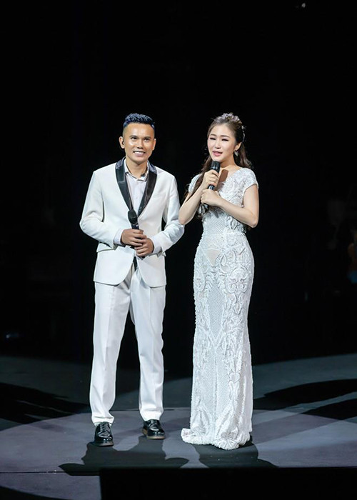 Do tính cầu toàn trong công việc và rất nghiêm túc với nghề, nữ ca sĩ vẫn đi hát ngay cả khi vừa ốm dậy. Ảnh: Khám phá