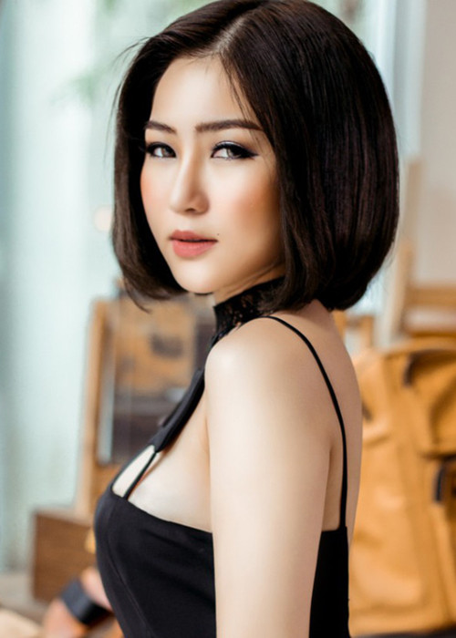 Năm 2017, trong cuộc phỏng vấn trên Ngôi sao, Hương Tràm tiết lộ chủ động chia tay bạn trai vì quá bận rộn. Hồi mới nổi tiếng, nữ ca sĩ cũng từng từ bỏ tình yêu đầu đời vì nghĩ rằng không thể vì người yêu mà đánh mất sự nghiệp đang rộng mở. Cho đến nay, Hương Tràm luôn cảm thấy có lỗi với bạn trai cũ. Ảnh: Người lao động