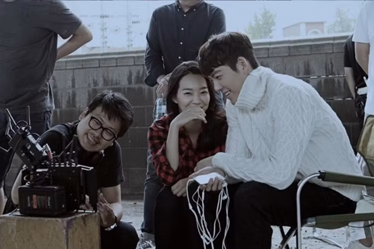 Shin Min Ah hơn Kim Woo Bin đến 5 tuổi nhưng cả hai trông vẫn rất đẹp đôi bên nhau. Ảnh: Top star news