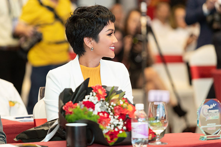 Vai trò của H'hen Niê là góp phần giới thiệu cà phê tỉnh nhà và quảng bá cà phê Việt Nam vươn xa thế giới.