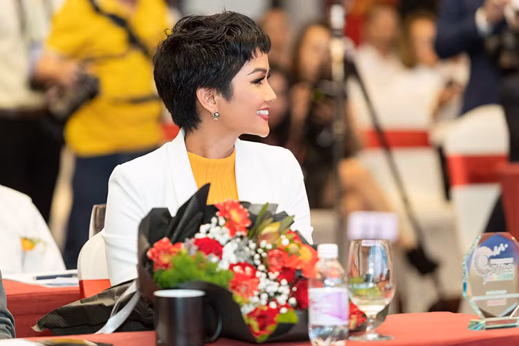 Vai trò của H'hen Niê là góp phần giới thiệu cà phê tỉnh nhà và quảng bá cà phê Việt Nam vươn xa thế giới.