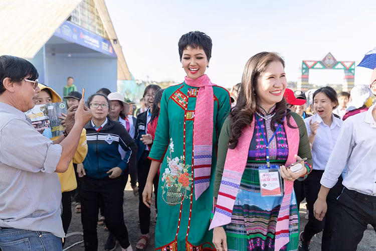 Top 5 Hoa hậu Hoàn vũ Thế giới 2018 lựa chọn trang phục phù hợp với tính chất của mỗi sự kiện.