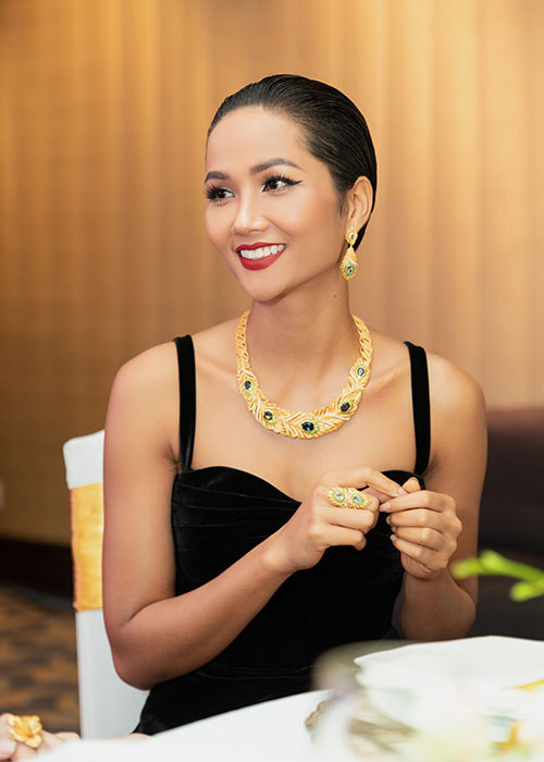 Sau khi trở về từ Hoa hậu Hoàn vũ Thế giới 2018, H'hen Niê liên tục xuất hiện trong các chương trình, sự kiện lớn.