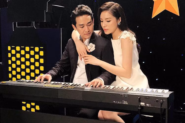 "Những tin đồn đó một phần cũng do bên truyền thông làm chứ giữa tôi và Duyên không có cái gọi là nảy sinh tình cảm", nam diễn viên chia sẻ.