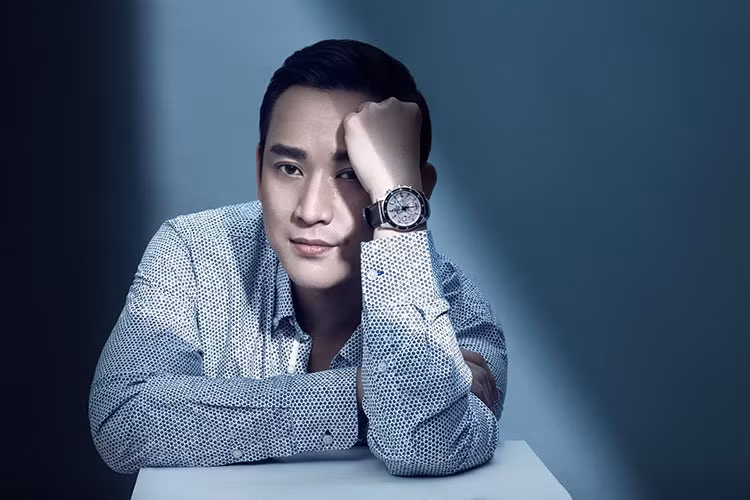 Hứa Vĩ Văn ghi dấu ấn với loạt phim “Chuyện tình Sài Gòn”, “Giao lộ định mệnh”, “Thần tượng”, “Chàng trai năm ấy”, “Em là bà nội của anh”.