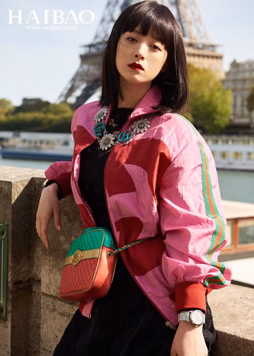 Tưởng Hân nổi lên với vai diễn Mộc Uyển Thanh trong bộ phim “Thiên Long Bát Bộ”.