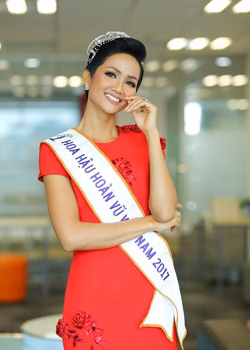 Người đẹp dân tộc Ê-đê đã gây bão mạng xã hội ngay khi đêm chung kết cuộc thi kết thúc vào tháng 1/2018.