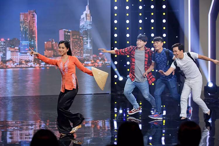 Sau khi ra trường, Lâm Vỹ Dạ đầu quân về sân khấu kịch Nụ cười mới. Ảnh: FBNV