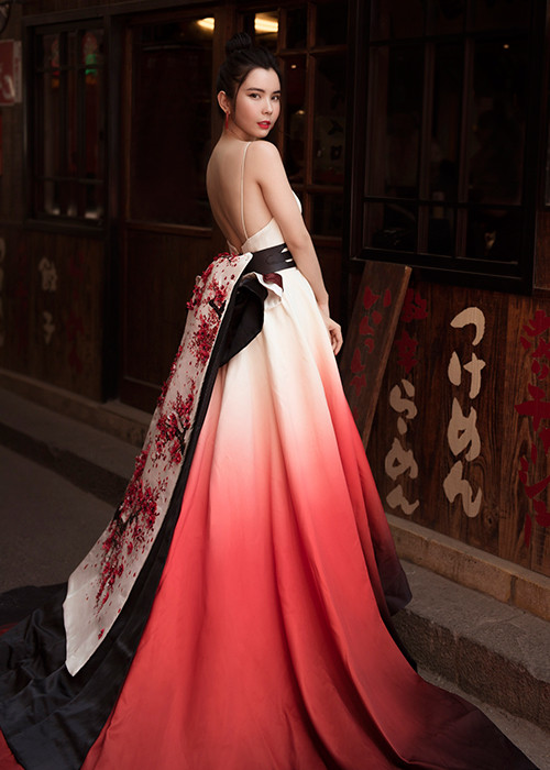 Hoa hậu Huỳnh Vy hào hứng chia sẻ rằng cô sẽ không thể quên một năm 2018 quá nhiều niềm vui và dấu ấn của bản thân.