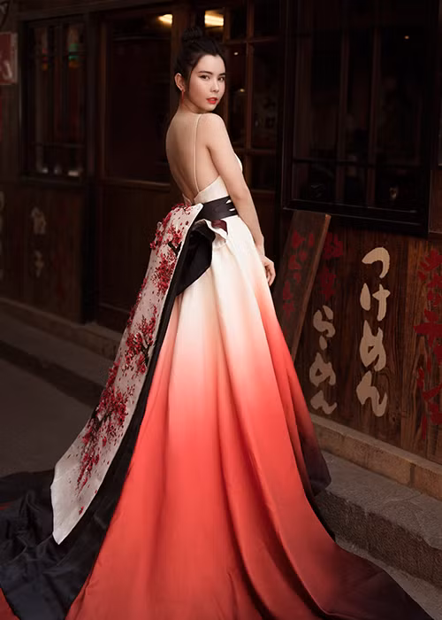 Hoa hậu Huỳnh Vy hào hứng chia sẻ rằng cô sẽ không thể quên một năm 2018 quá nhiều niềm vui và dấu ấn của bản thân.