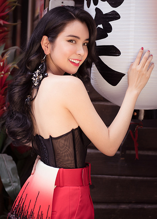 Đặc biệt, Huỳnh Vy có mong muốn sẽ trau dồi và mạnh dạn lấn sân sang lĩnh vực dẫn chương trình.