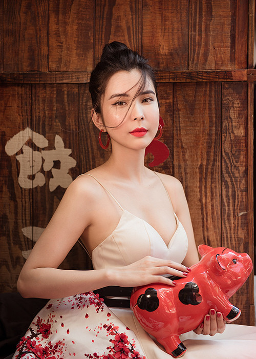 Trong những ngày cuối năm, Huỳnh Vy còn nhận thêm trọng trách mới – giám đốc quốc gia Hoa hậu Du lịch thế giới.